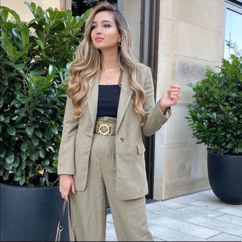 STRAIGHT CUT BLAZER AND PANTS SET SIZE SMALL